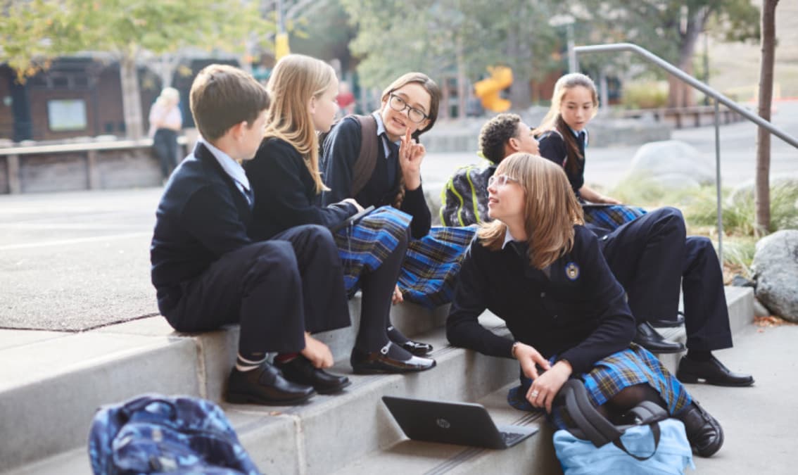 Yapay Zeka Çağında Eğitimi Yönetmek: EdTech'in Kanıtları, Etkisi ve Uygulanması