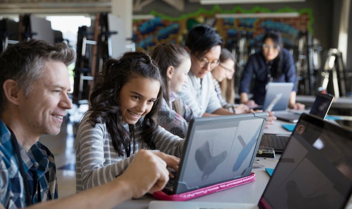 Fiziksel Programlama ile Öğretim: Sosyal beceriler, takım çalışması ve geniş müfredat