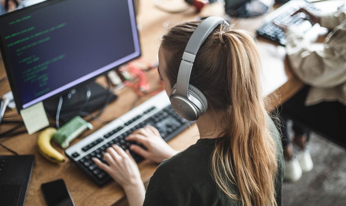 Azure Machine Learning: Train models with scripts